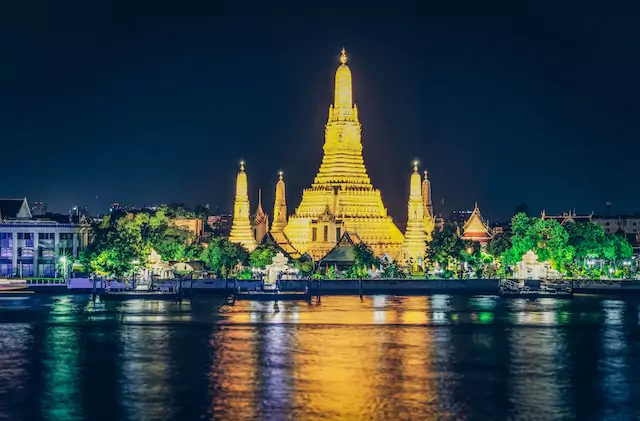 Historical Wonders: Breathtaking Views of Angkor Wat's Intricate Architecture"